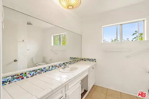Bath - 2243 Newquist Ct, Camarillo, CA 93010 photo 2 of 2