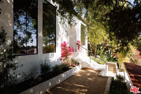 4300 Ambrose Ave, Los Angeles, CA 90027