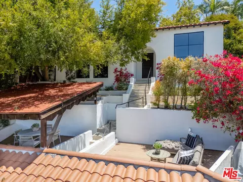 4300 Ambrose Ave, Los Angeles, CA 90027