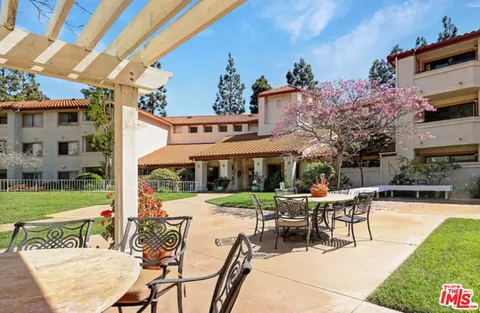 501 Palisades Dr #103, Pacific Palisades, CA 90272