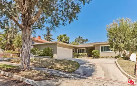 2302 Duxbury Cir, Los Angeles, CA 90034