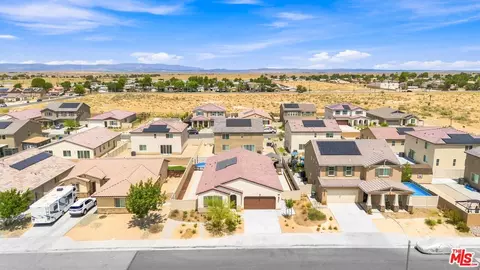 2141 Jenner St, Lancaster, CA 93535 photo 2