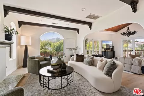 3249 Bennett Dr, Los Angeles, CA 90068