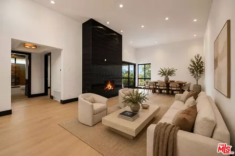 9025 Keith Ave #302, West Hollywood, CA 90069