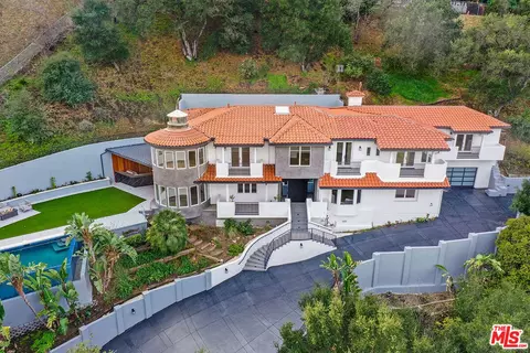 3373 Coldwater Canyon Ave, Studio City, CA 91604