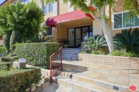 1121 N Olive Dr #302, West Hollywood, CA 90069