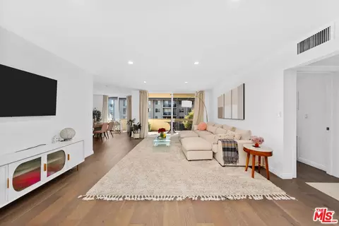 11970 Montana Ave #207, Los Angeles, CA 90049