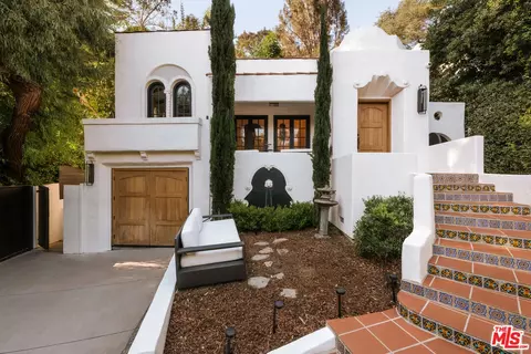 8061 Woodland Ln, Los Angeles, CA 90046