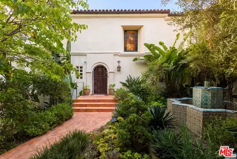 3842 Carnavon Way, Los Angeles, CA 90027