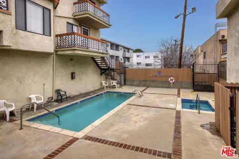 Exterior - 10214 Samoa Ave #25, Tujunga, CA 91042 photo 2 of 4