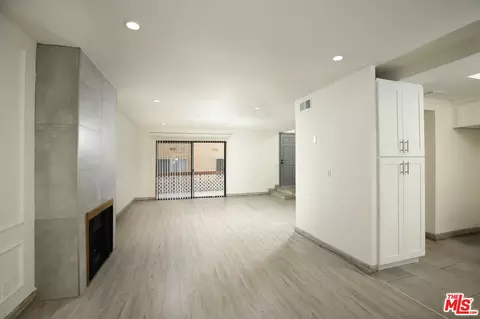 Living - 10214 Samoa Ave #25, Tujunga, CA 91042 photo 4 of 5