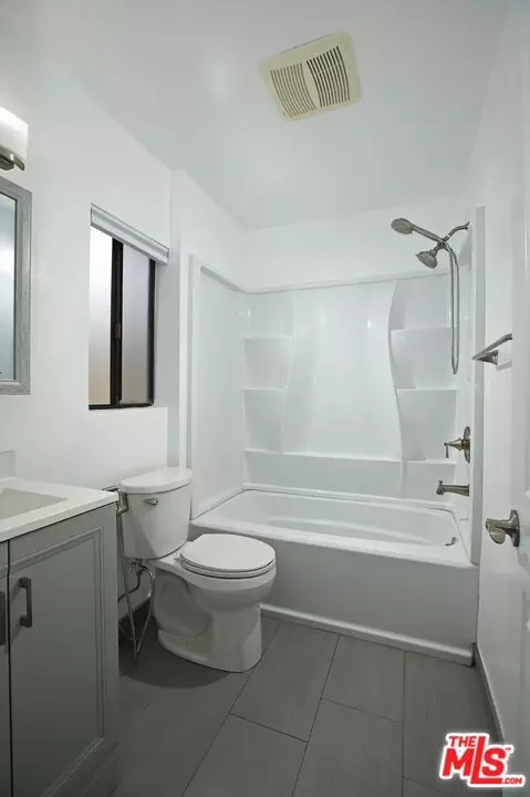 Bath - 10214 Samoa Ave #25, Tujunga, CA 91042 photo 2 of 2