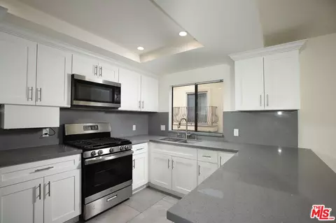Kitchen - 10214 Samoa Ave #25, Tujunga, CA 91042 photo 2 of 2