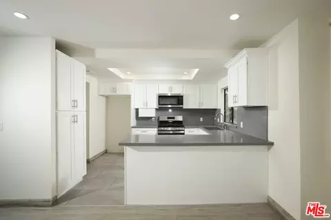 Kitchen - 10214 Samoa Ave #25, Tujunga, CA 91042 photo 1 of 2