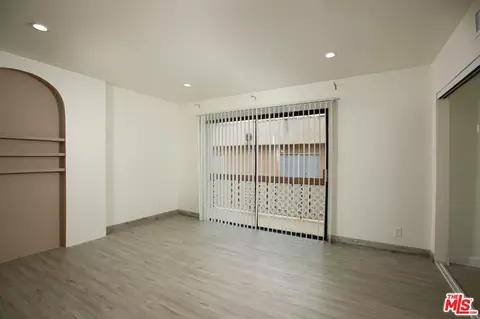 Living - 10214 Samoa Ave #25, Tujunga, CA 91042 photo 5 of 5