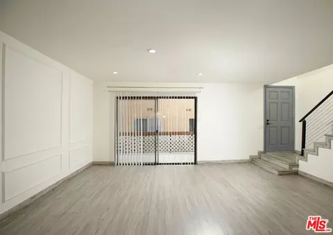 Living - 10214 Samoa Ave #25, Tujunga, CA 91042 photo 3 of 5