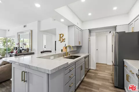 7135 Hollywood Blvd #206, Los Angeles, CA 90046
