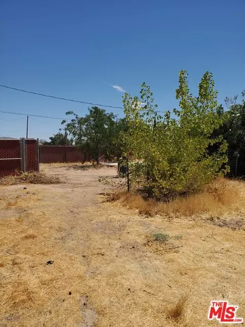 Exterior - 13435 Tioga Rd, Apple Valley, CA 92308 photo 6 of 7