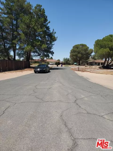 View/Area - 13435 Tioga Rd, Apple Valley, CA 92308 photo 2 of 2