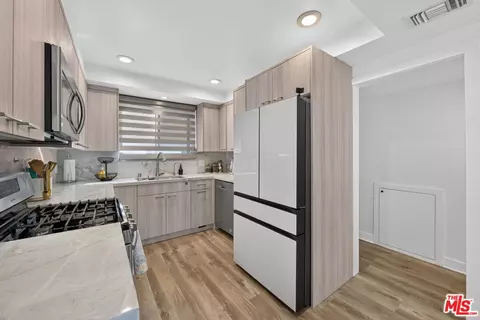 Kitchen - 552 E Palm Ave #C, Burbank, CA 91501 photo 1 of 2