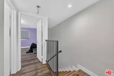 Entry Way - 552 E Palm Ave #C, Burbank, CA 91501 photo 5 of 5
