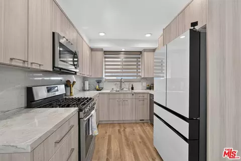 Kitchen - 552 E Palm Ave #C, Burbank, CA 91501 photo 2 of 2