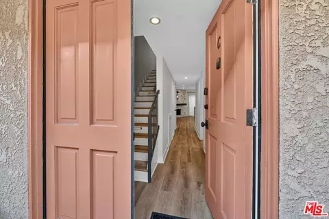 Entry Way - 552 E Palm Ave #C, Burbank, CA 91501 photo 2 of 5