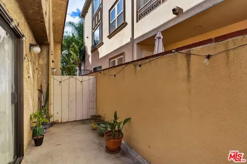 Exterior - 552 E Palm Ave #C, Burbank, CA 91501 photo 1 of 1