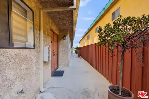 Entry Way - 552 E Palm Ave #C, Burbank, CA 91501 photo 1 of 5