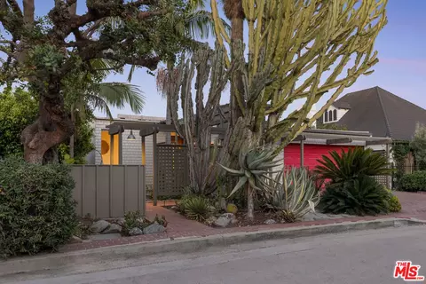 2276 Moreno Dr, Los Angeles, CA 90039