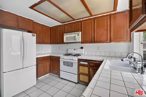 Kitchen - 1718 Polo Ct, Lancaster, CA 93535 photo 3 of 4