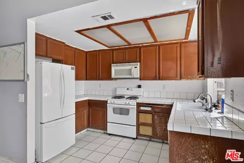 Kitchen - 1718 Polo Ct, Lancaster, CA 93535 photo 1 of 4