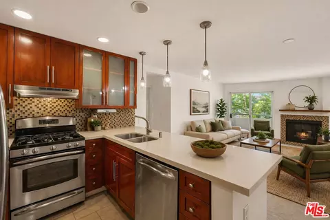 4702 Fulton Ave #202, Sherman Oaks, CA 91423