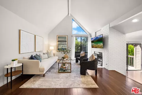 835 S Lucerne Blvd #310, Los Angeles, CA 90005
