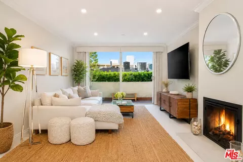 125 Montana Ave #204, Santa Monica, CA 90403
