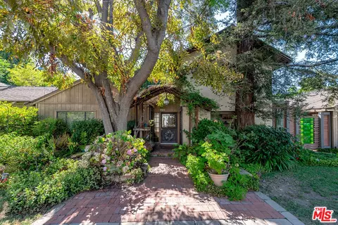 15203 Camarillo St, Sherman Oaks, CA 91403
