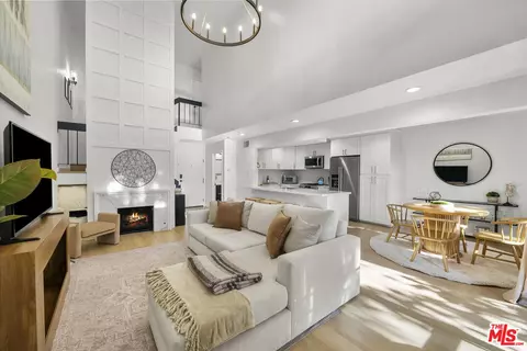 4425 Whitsett Ave #214, Los Angeles, CA 91604