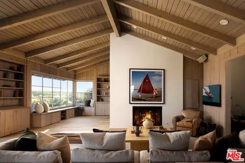 Living - 4217 Avenue Del Mar, Carpinteria, CA 93013 photo 2 of 6