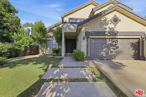 9400 Aqueduct Ave, North Hills, CA 91343