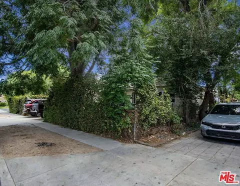 24513 Walnut St, Santa Clarita, CA 91321 photo 3