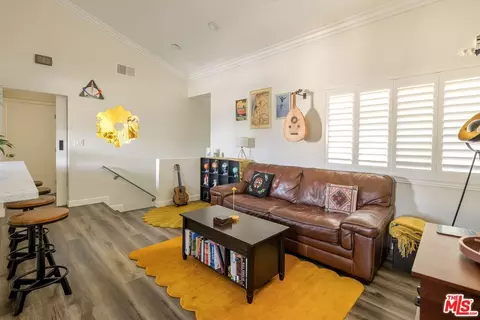 Living - 718 N Raymond Ave #6, Pasadena, CA 91103 photo 3 of 3