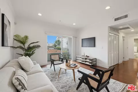 906 S Serrano Ave #401, Los Angeles, CA 90006