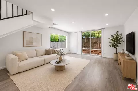 11652 Chenault St #14, Los Angeles, CA 90049