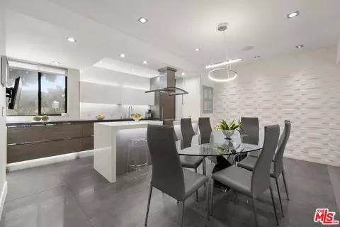 9305 Burton Way #A, Beverly Hills, CA 90210