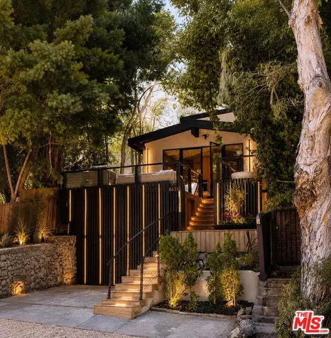 8631 Lookout Mountain Ave, Los Angeles, CA 90046