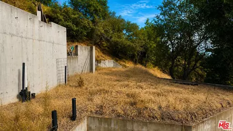 3577 Shaw Ranch Rd, Pasadena, CA 91107 photo 8