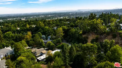 3577 Shaw Ranch Rd, Pasadena, CA 91107 photo 4