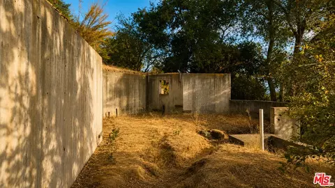 3577 Shaw Ranch Rd, Pasadena, CA 91107 photo 9