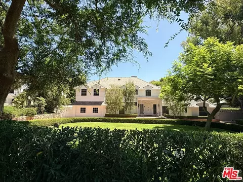 220 N Cliffwood Ave, Los Angeles, CA 90049