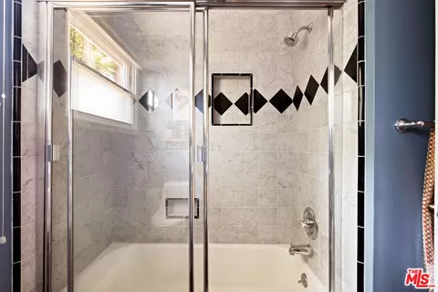 Bath - 6237 Belmar Ave, Tarzana, CA 91335 photo 4 of 4